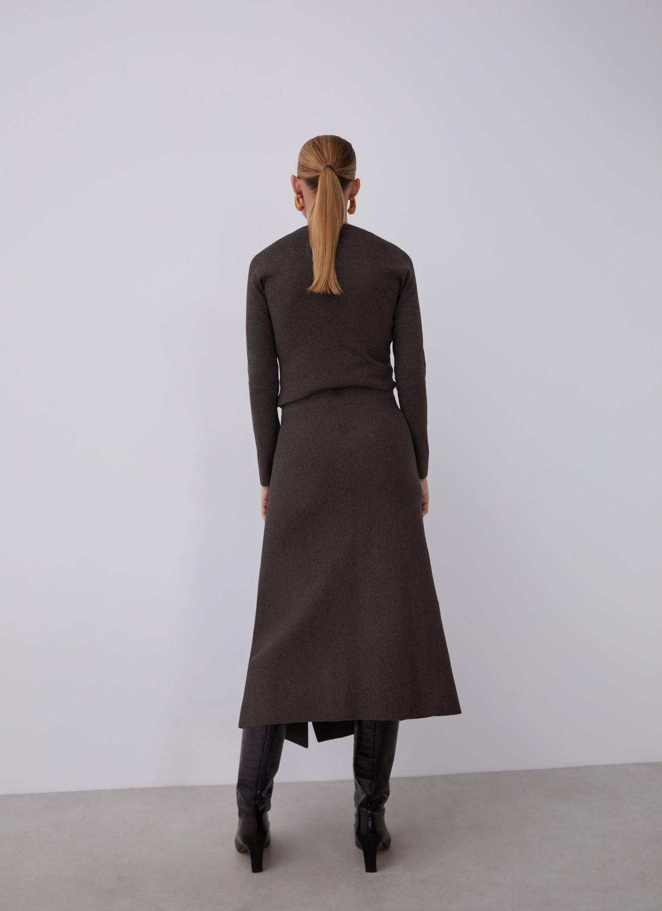 Thick stretch-knit skirt with godet image number 1