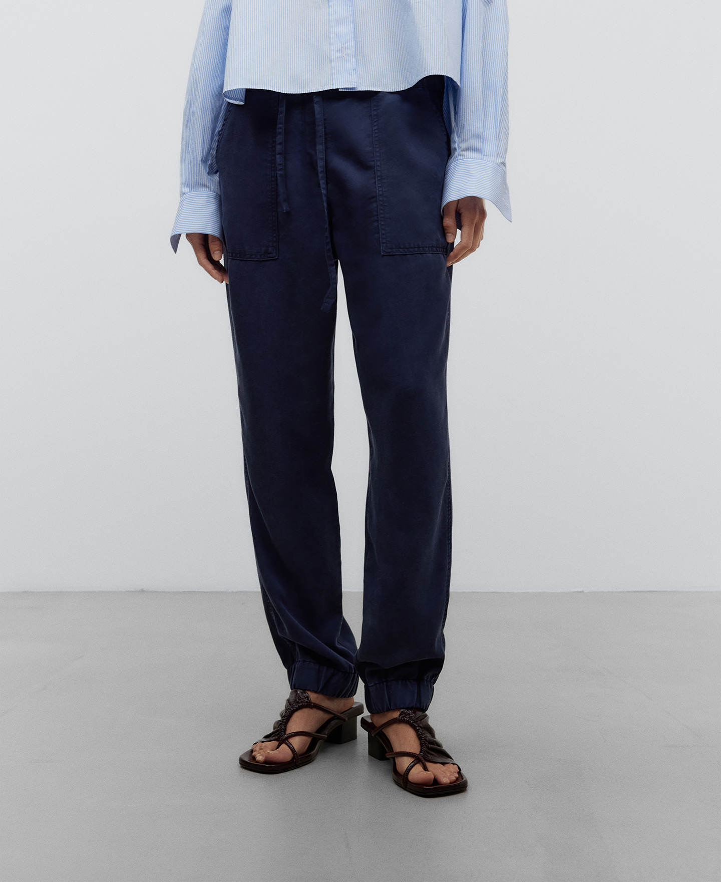 Pantalón jogger mujer image number 0