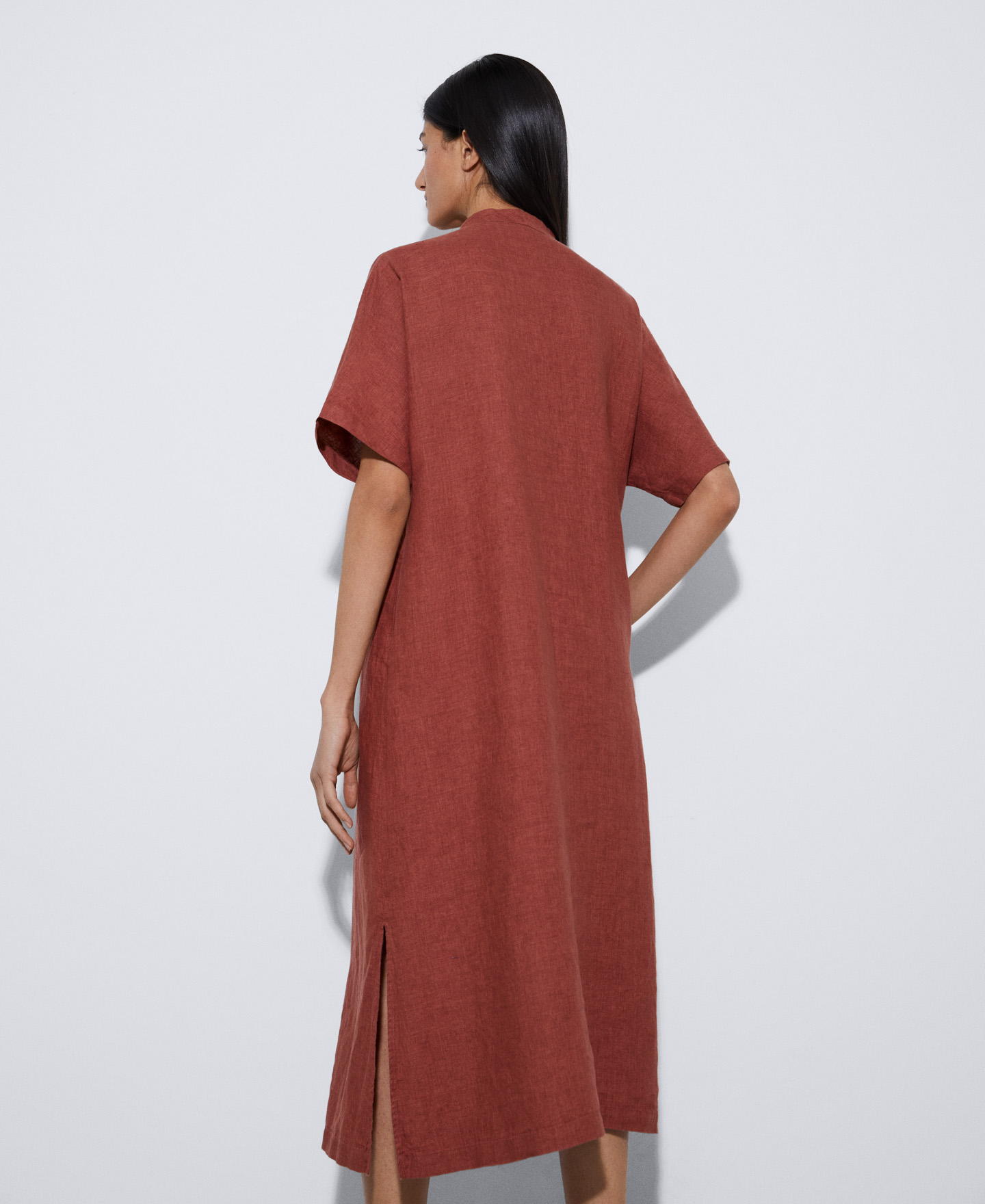 Straight line dress in European linen image number 2