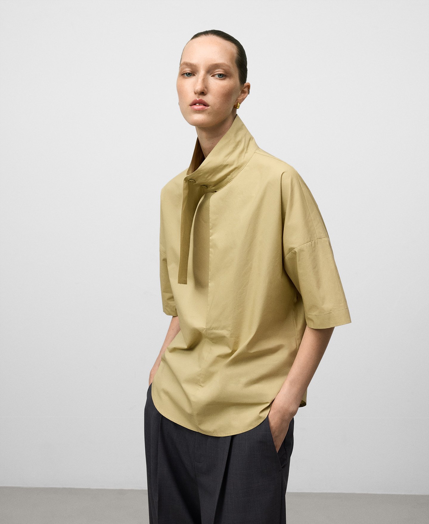 Camisa cuello tira algodón mujer image number 0