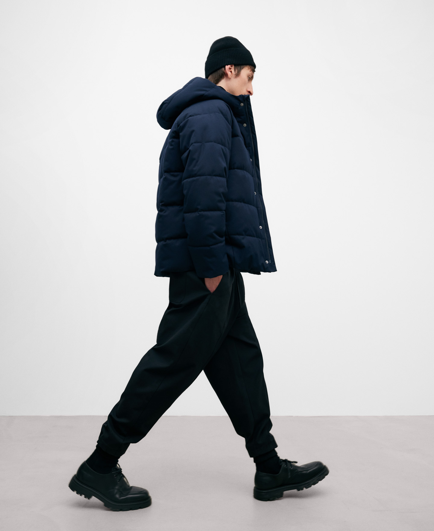 Marine blue hooded padded men's jacket image number 5