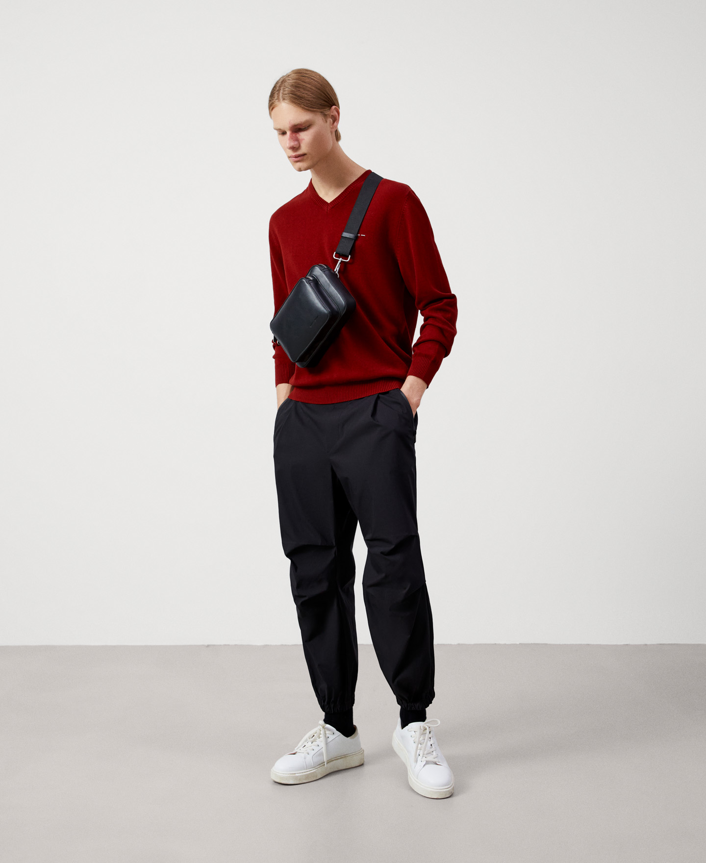 Cotton and wool V-neck sweater image number 1