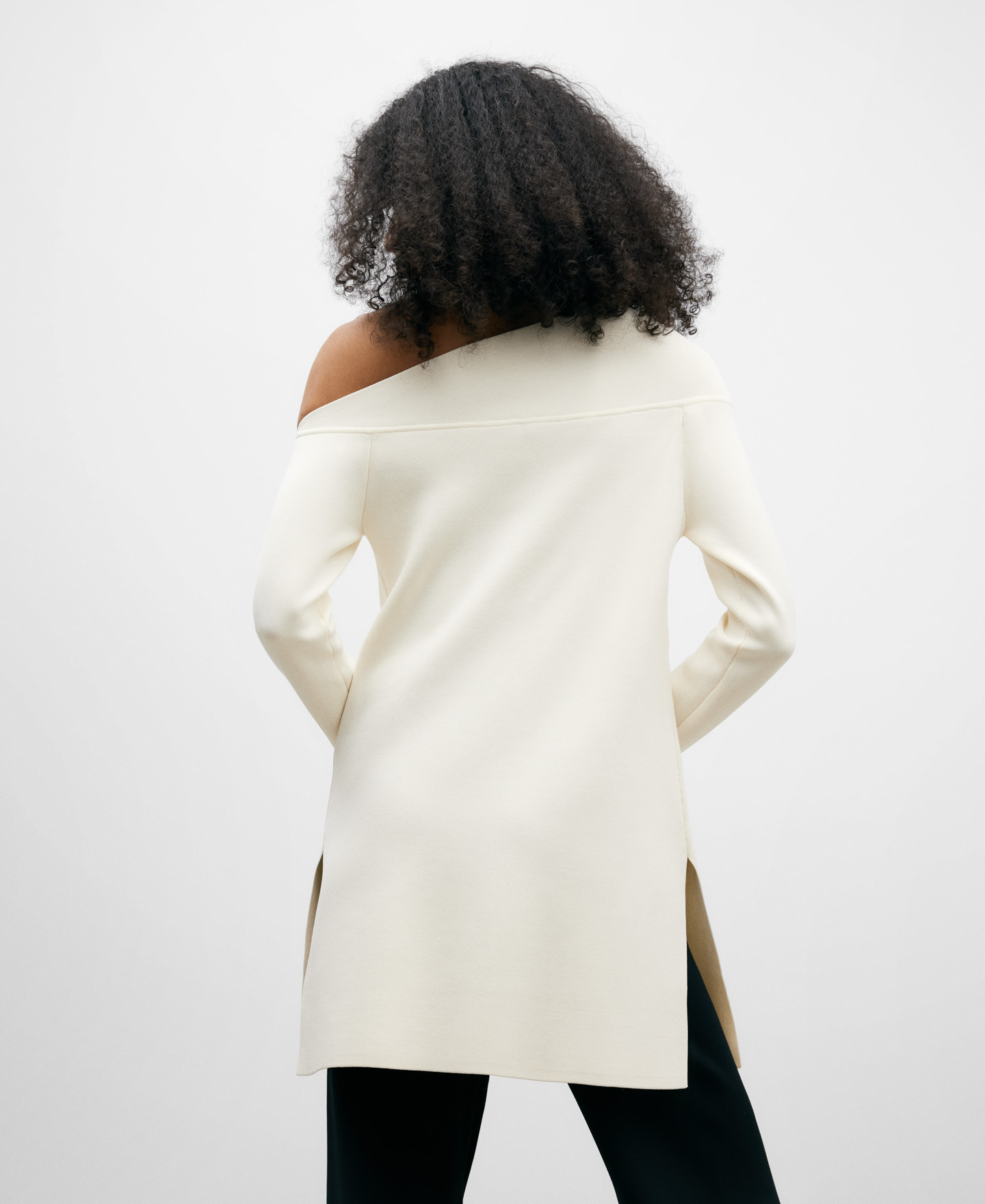 Asymmetric neckline long sweater woman image number 2