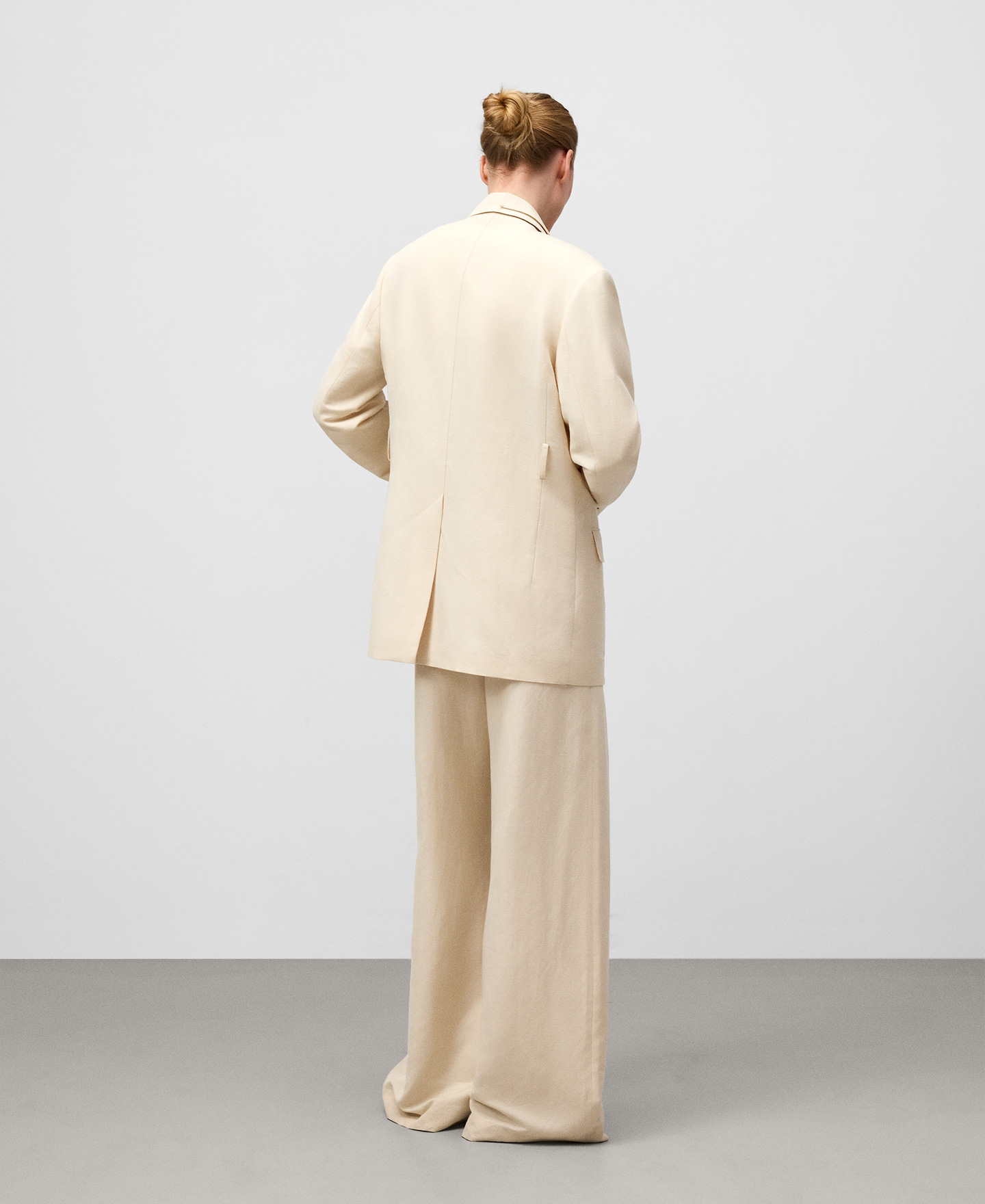 Double lapel blazer with belt woman image number 2