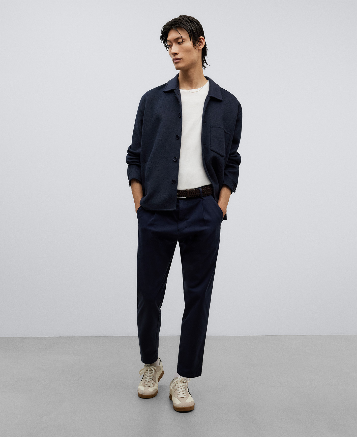 Pantalón chino azul marino hombre image number 1