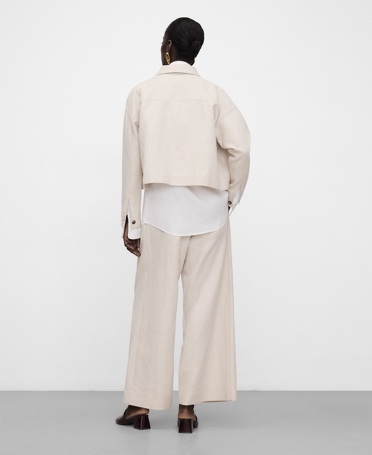 Double-pleat wide-leg trousers image number 2