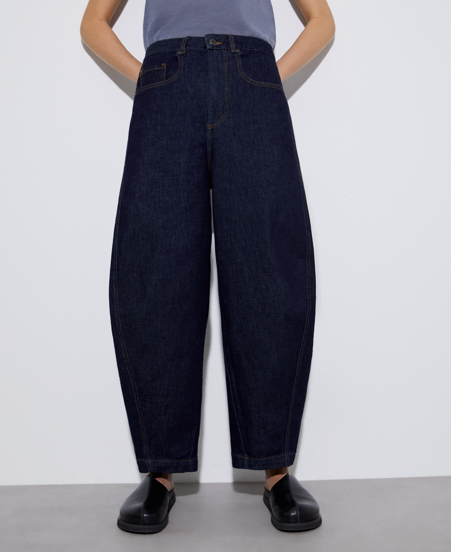 Trousers image number 0