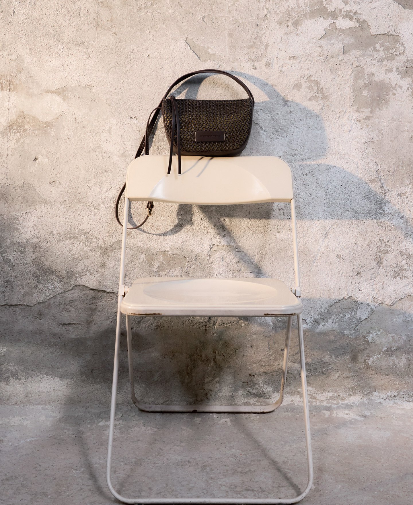 Raffia-textured mini bowling bag woman image number 4