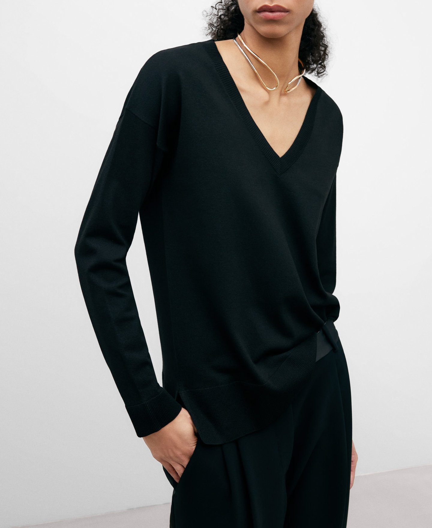 V-neckline viscose sweater woman image number 0