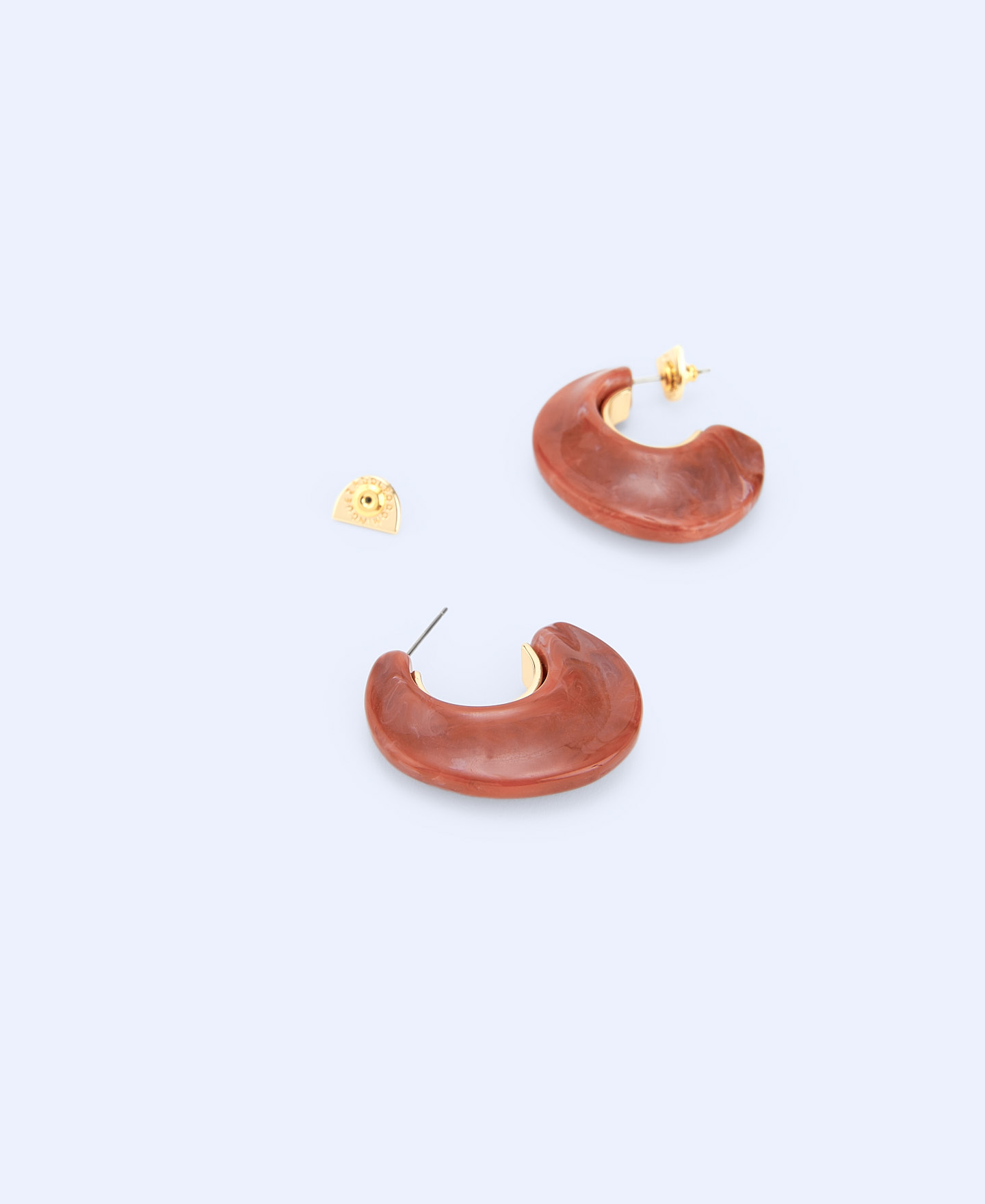 Resin and metal earring image number 1
