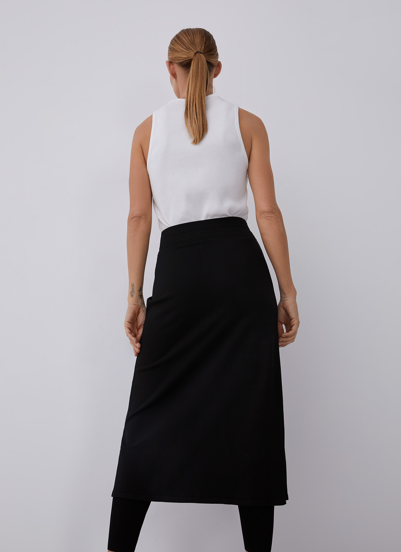 Plain knit skirt image number 1
