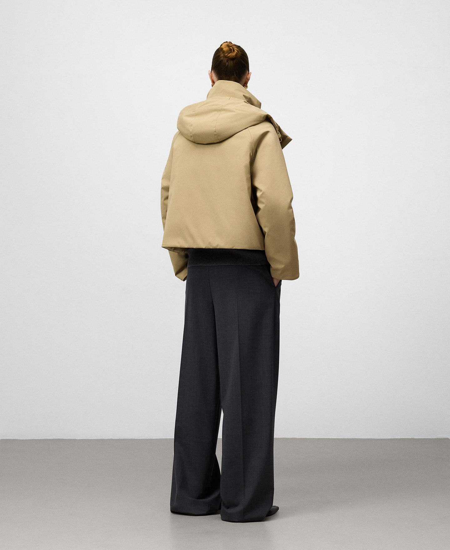 Parka corta con capucha mujer image number 2