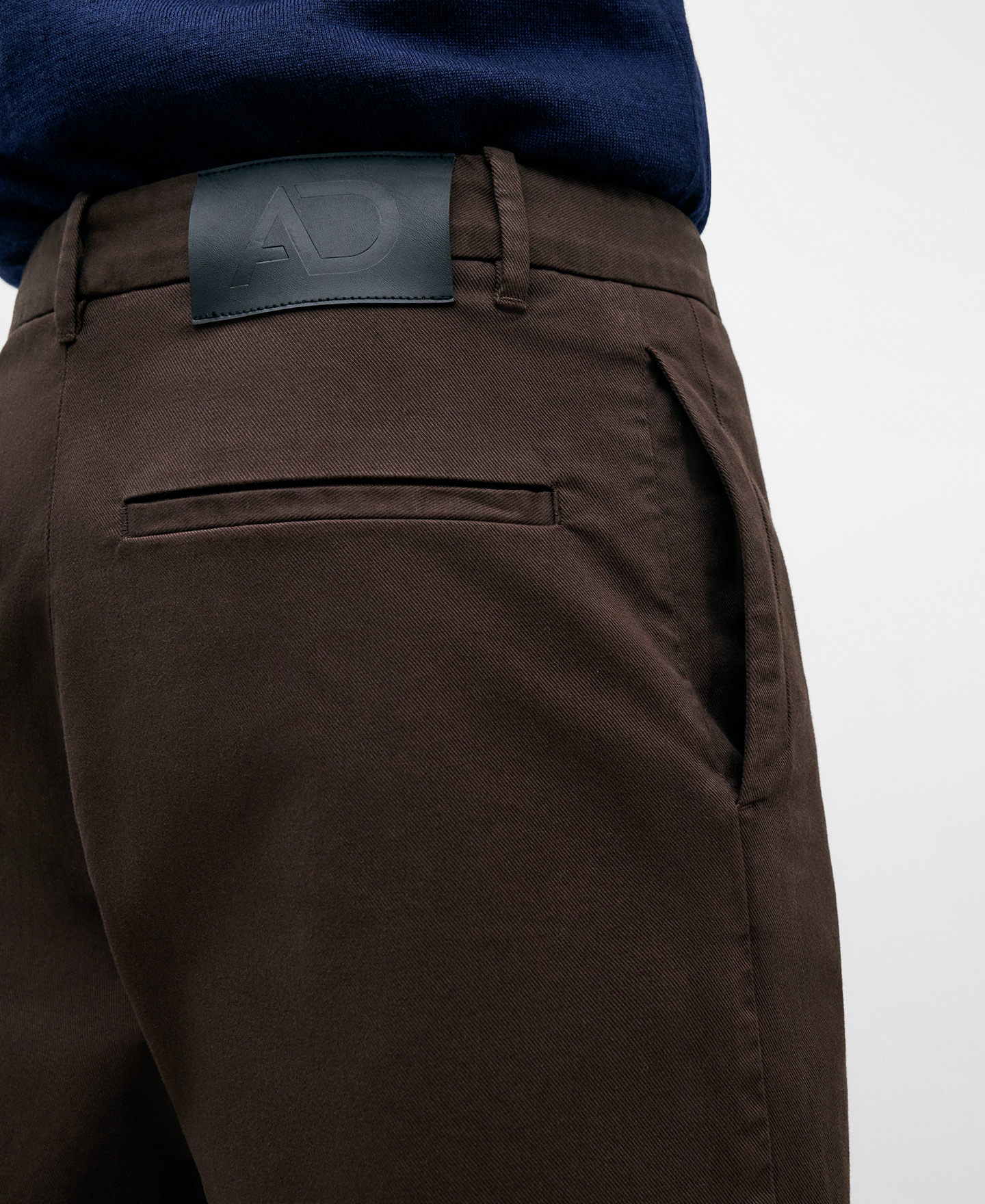 Brown cotton trousers for men image number 3