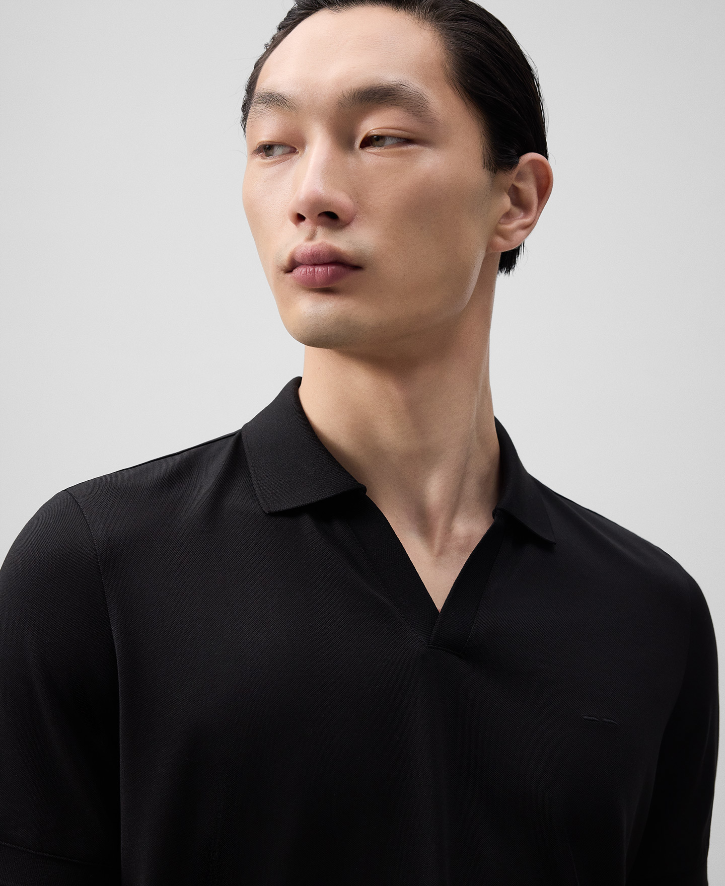Polo regular fit cuello pico hombre image number 3