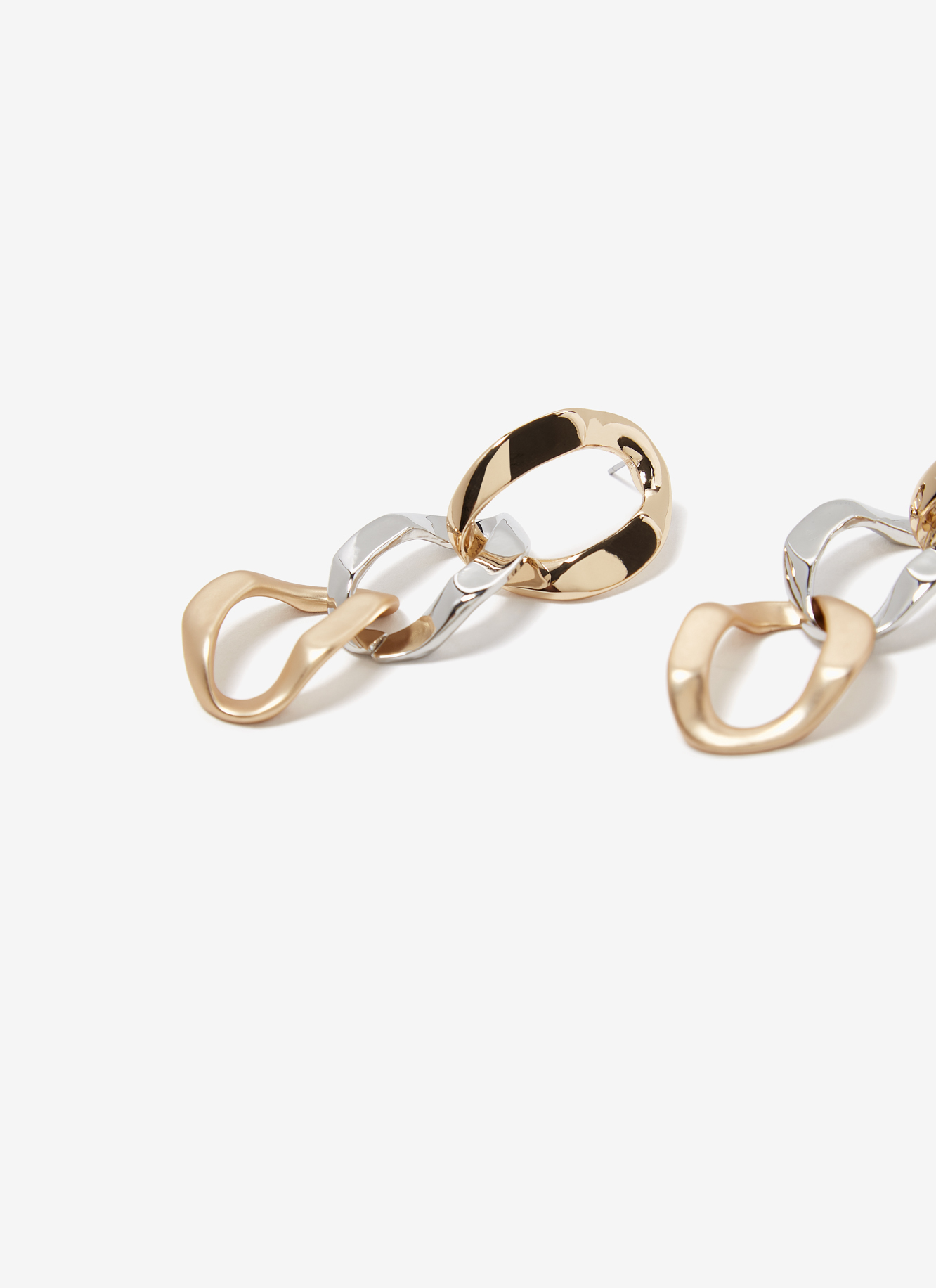 Bicolour earrings with irregular links image number 1
