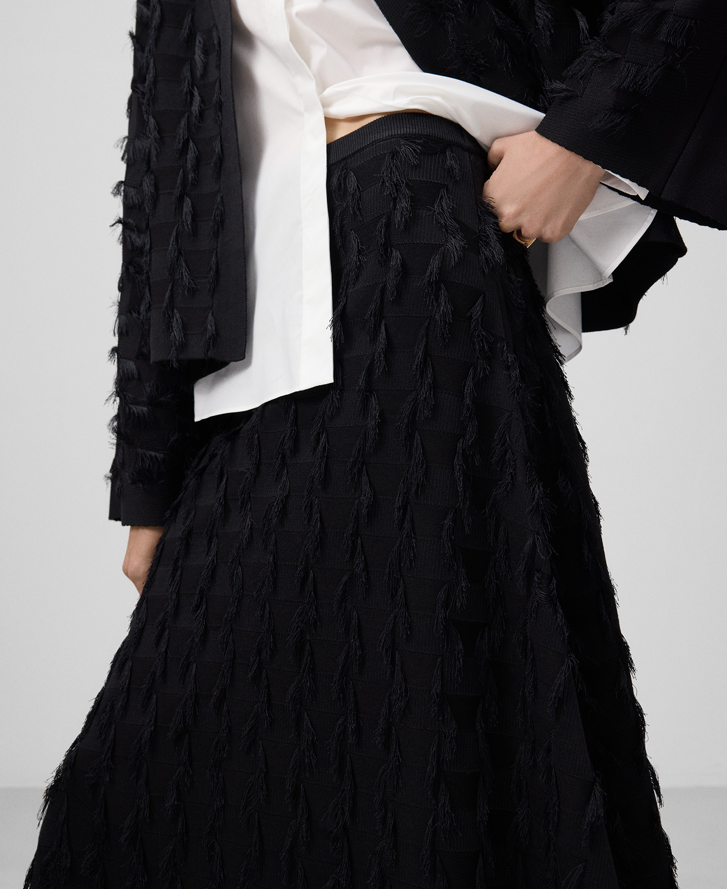 Knit skirt with fringe detailing woman image number 3