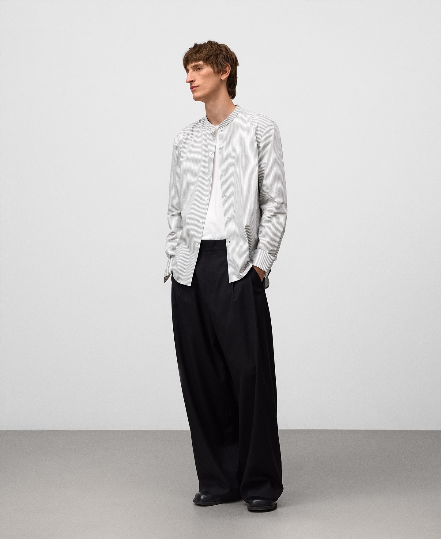 Mandarin collar striped shirt man image number 1
