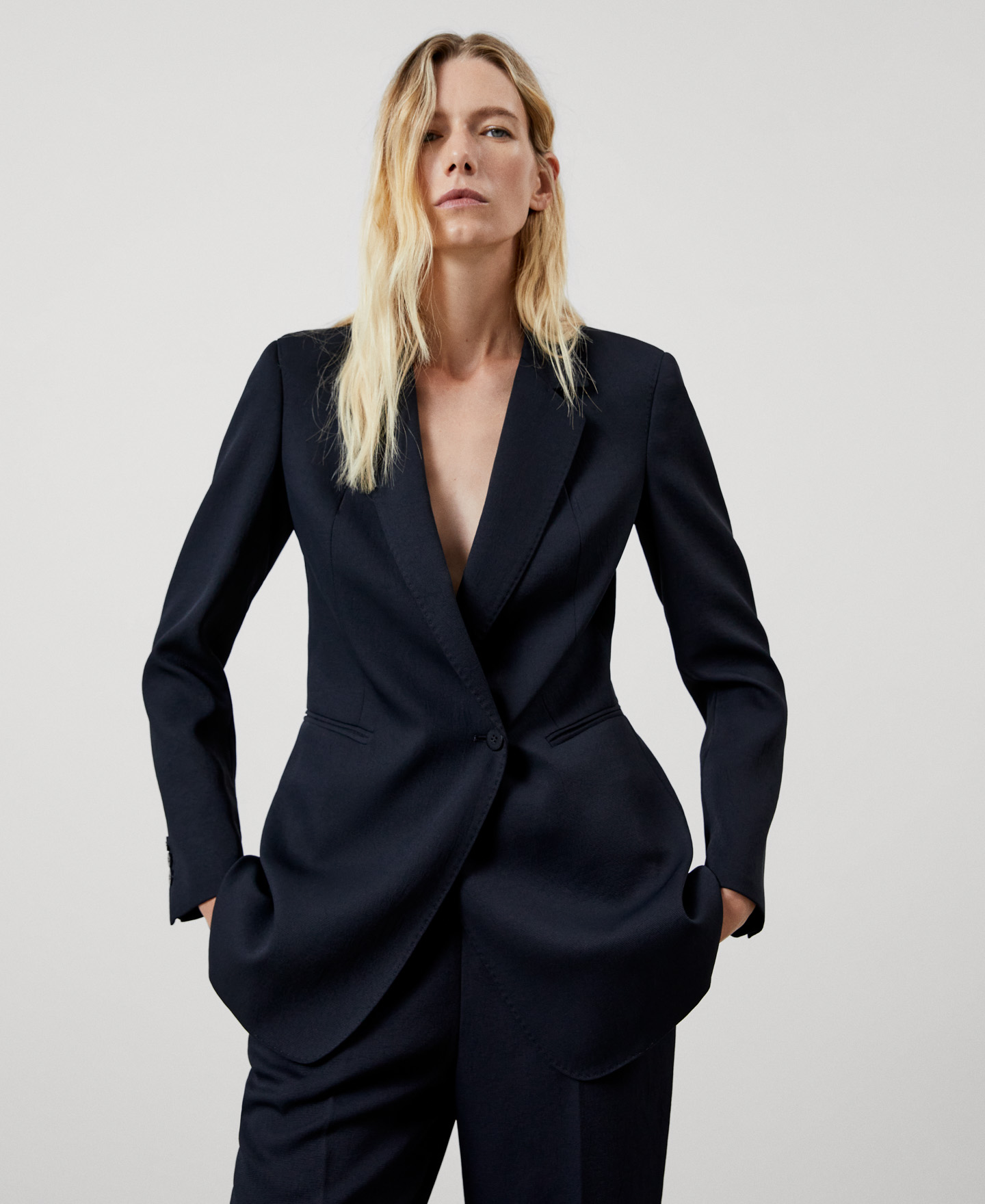 Blazer cuello solapa con botón lateral image number 0