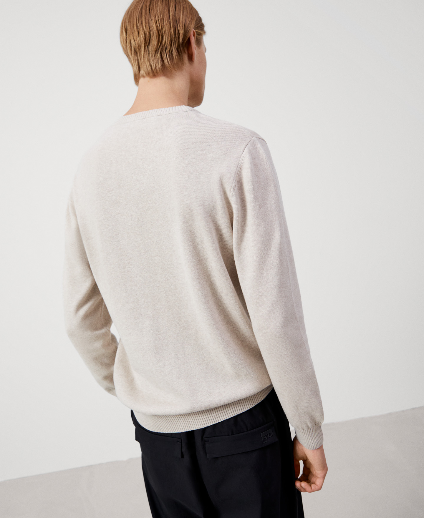 Cotton and wool V-neck sweater image number 2