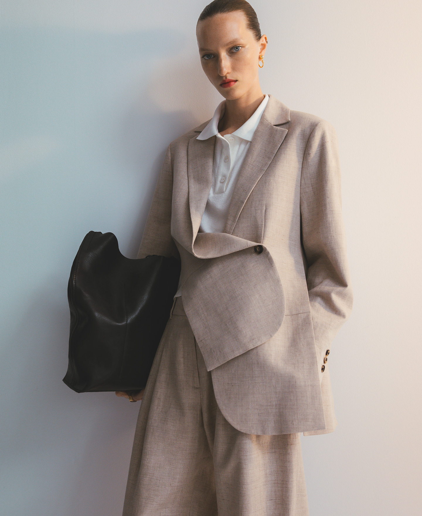 Linen blend barrel fit trousers woman image number 3