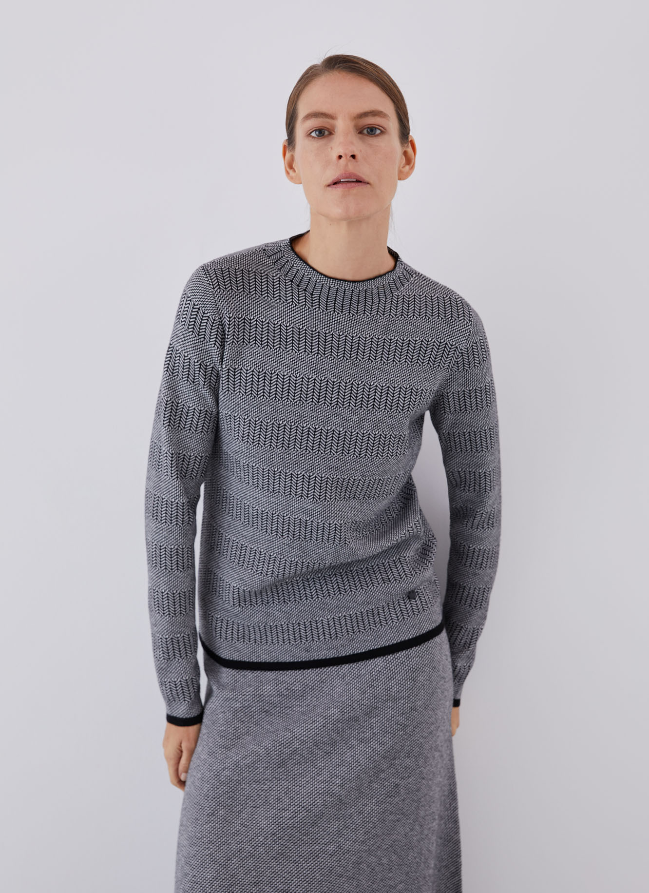 Bicolored jacquard herringbone sweater image number 0