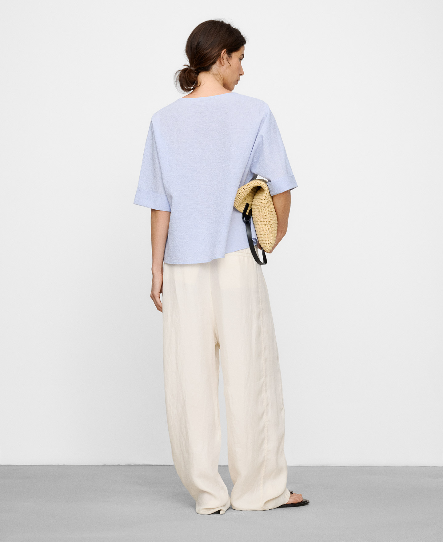 Bluse mit V-Ausschnitt aus Seersucker-Baumwolle image number 2