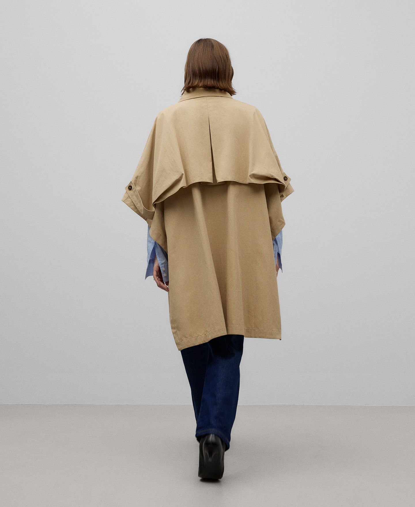 Capa tipo gabardina mujer image number 2