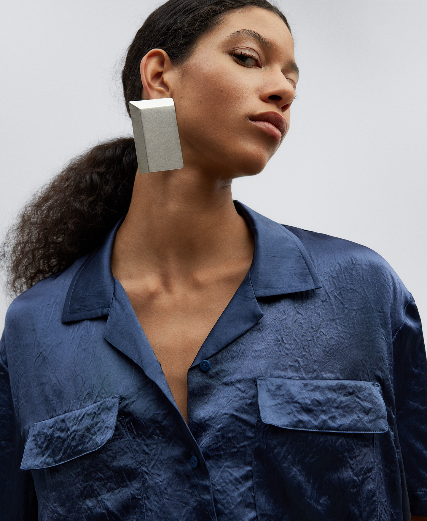 Blue short sleeve shirt woman image number 3
