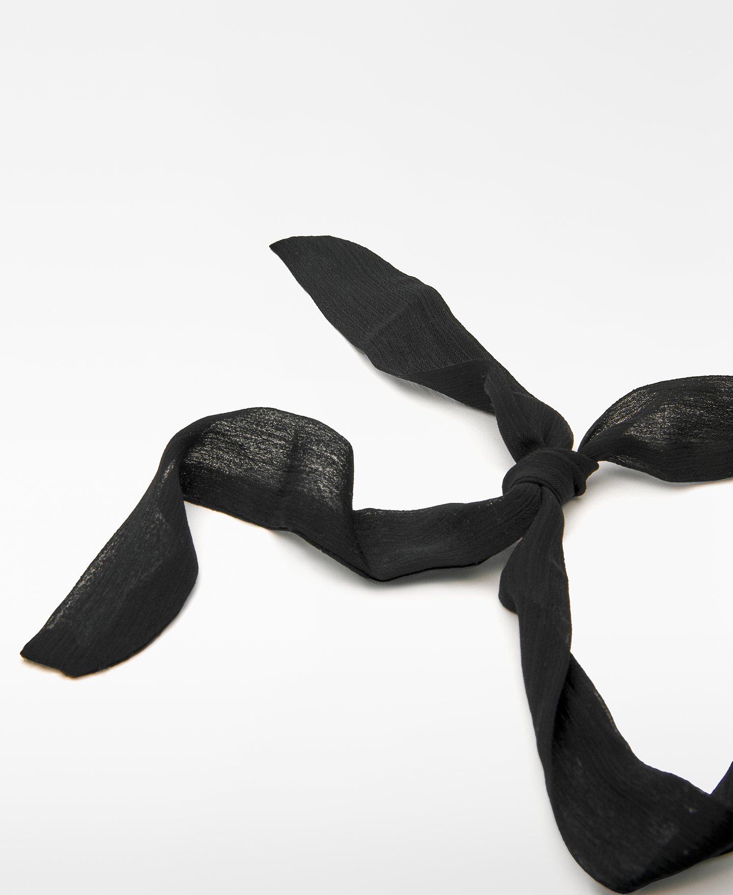 Metal pieces bow necklace woman image number 2