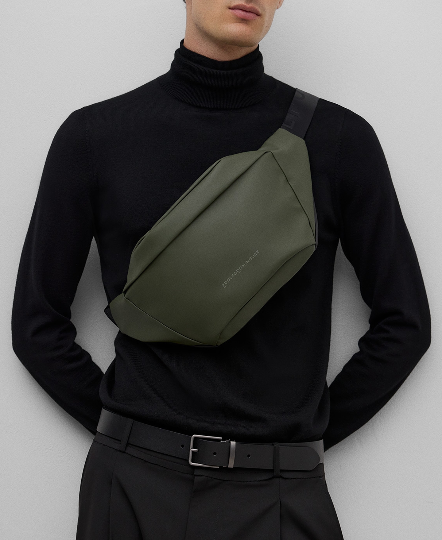 Recycled polyester fanny pack man image number 4