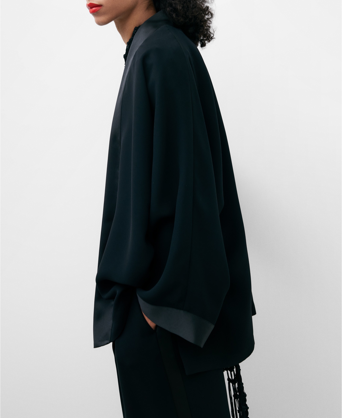 Satin border trims kimono image number 3