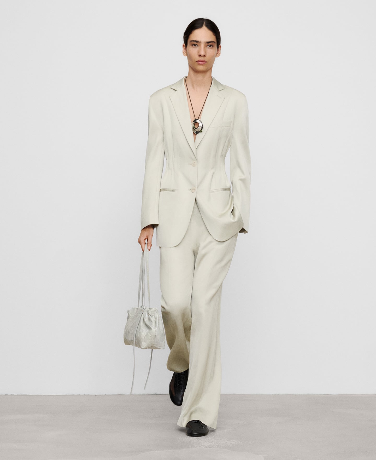 Tailored blazer with fitted waist image number 1
