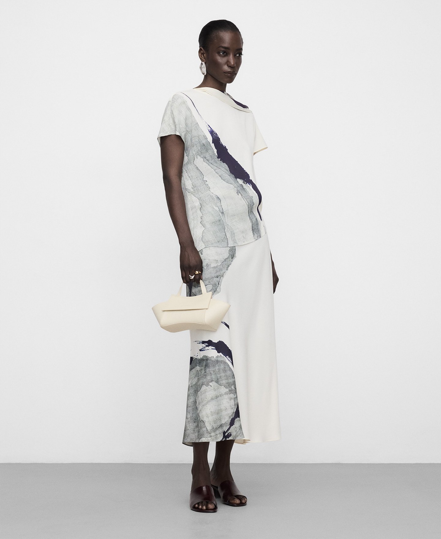 Falda midi estampada image number 1