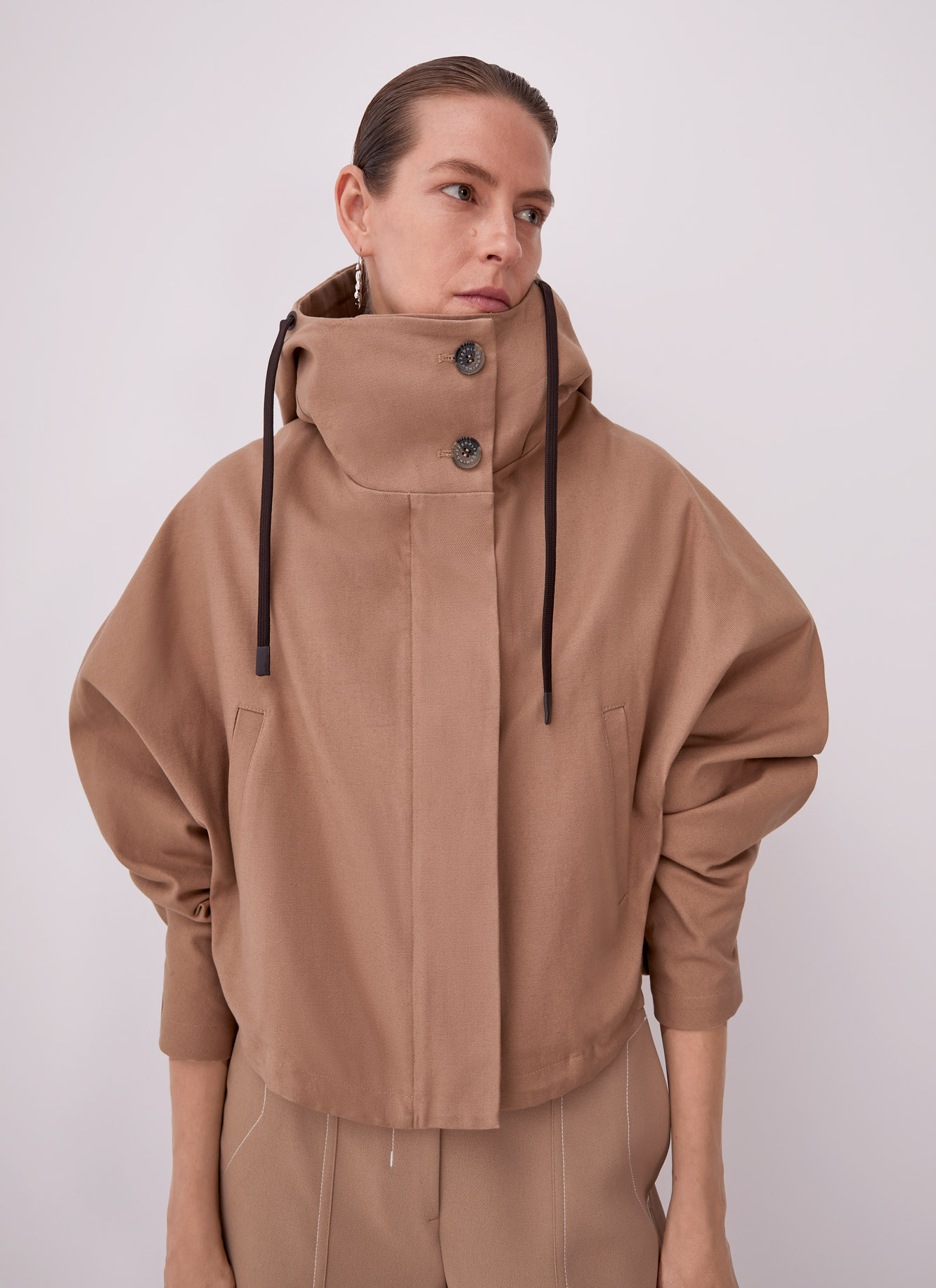Cazadora corta oversize con capucha image number 0