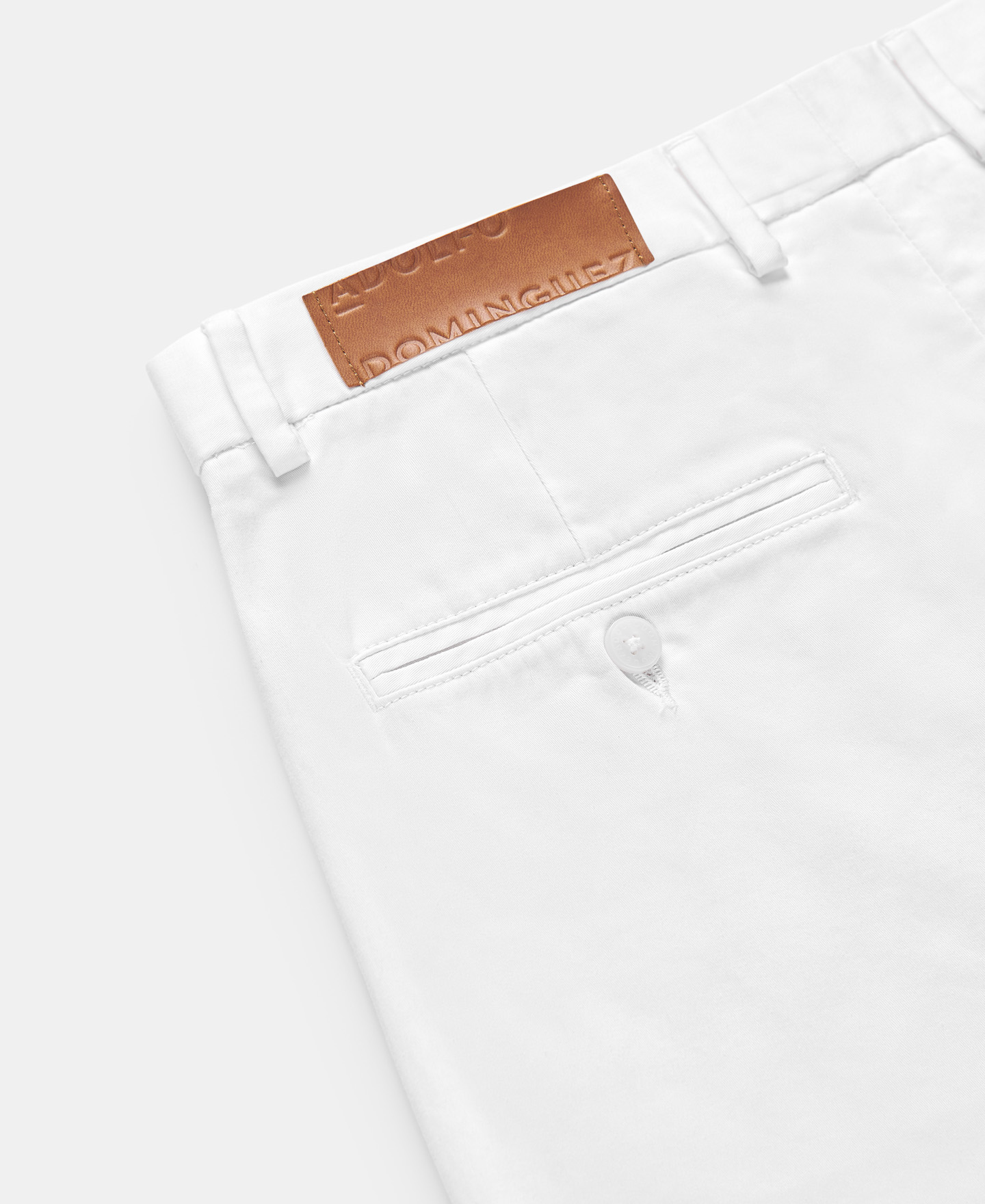 White shorts in organic cotton image number 6