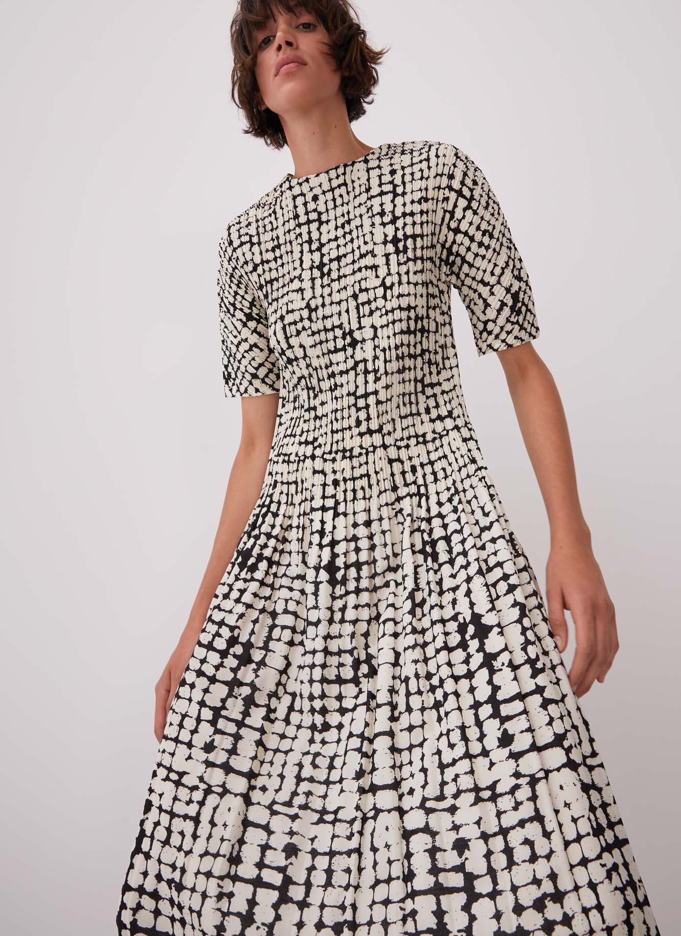 Crinkle dress with signature print image number 0