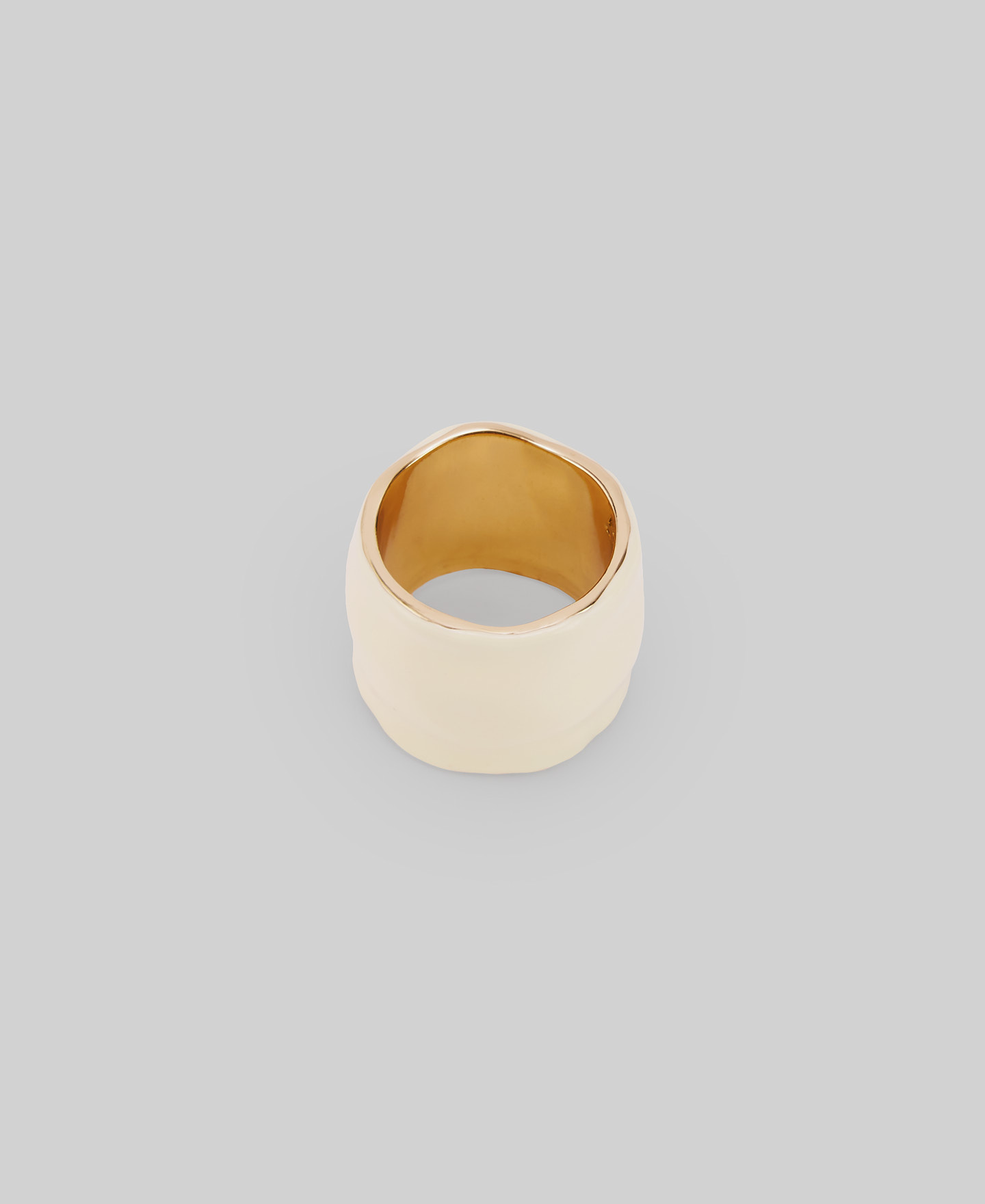 Anillo irregular metal lacado mujer image number 0