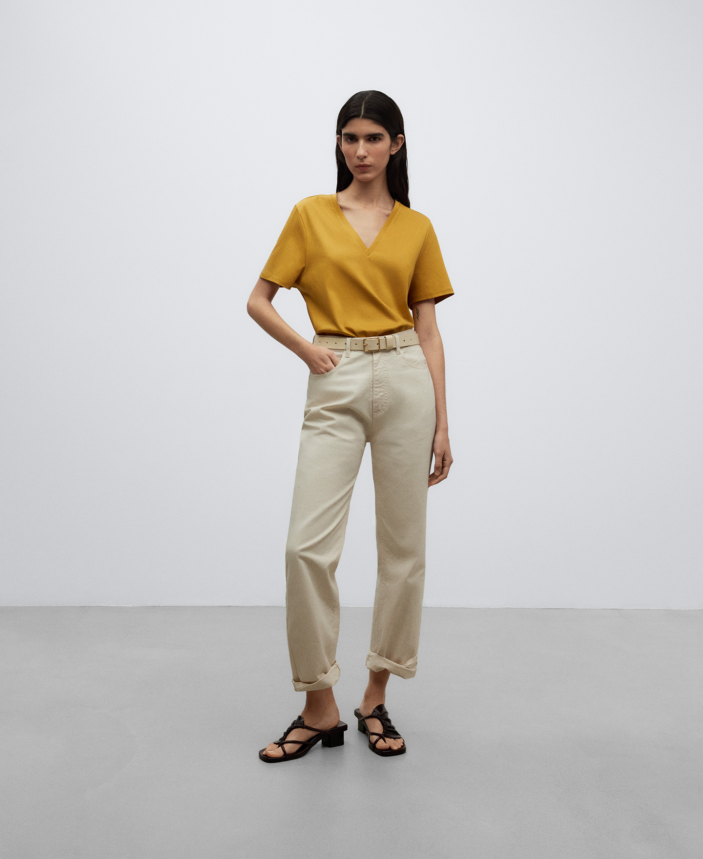 Cotton V-neck T-shirt woman image number 1