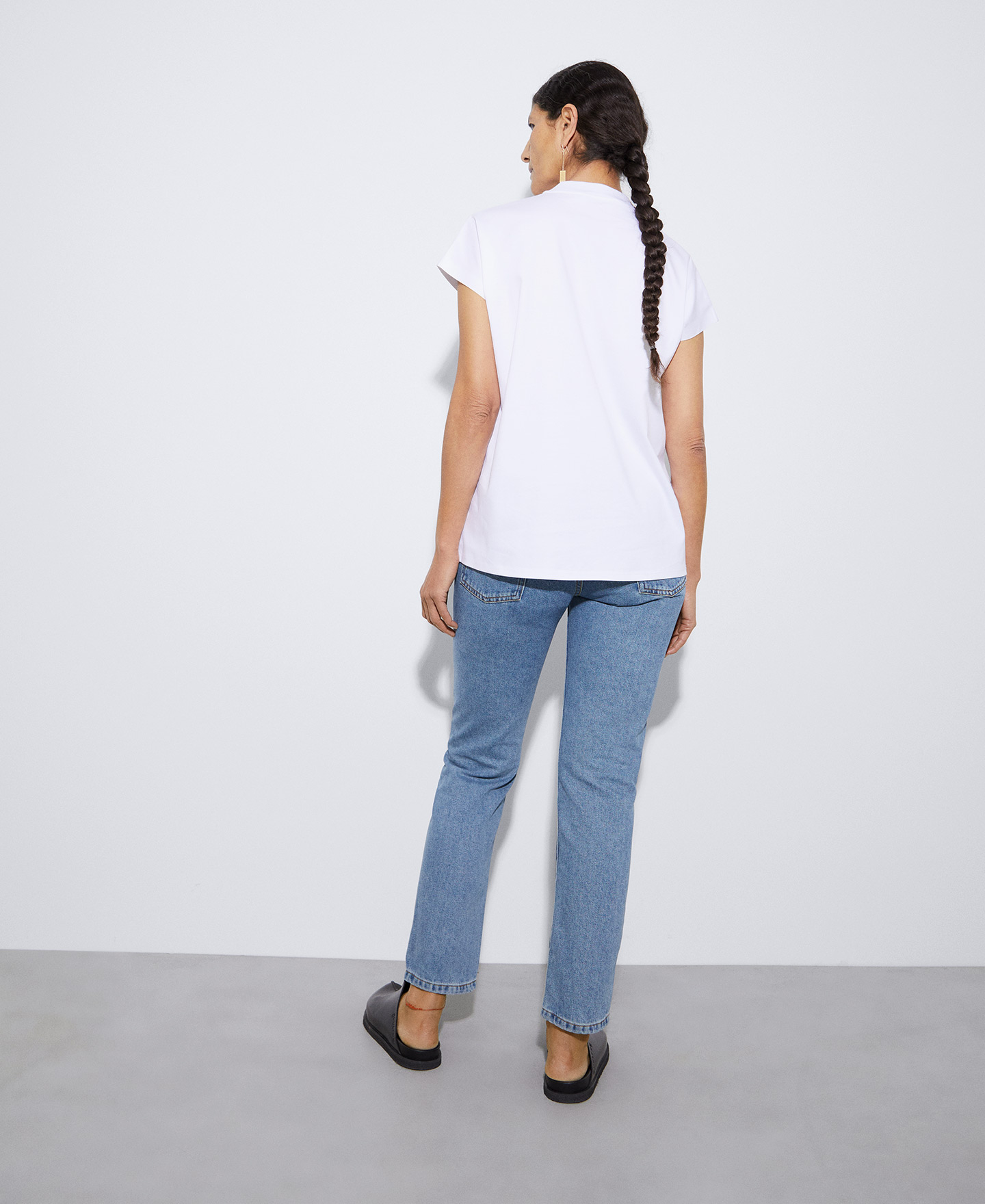 Perkins collar T-shirt in organic cotton image number 2