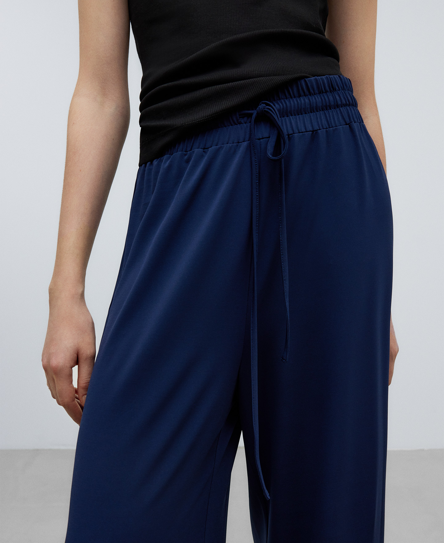 Navy blue jogger trousers woman image number 3
