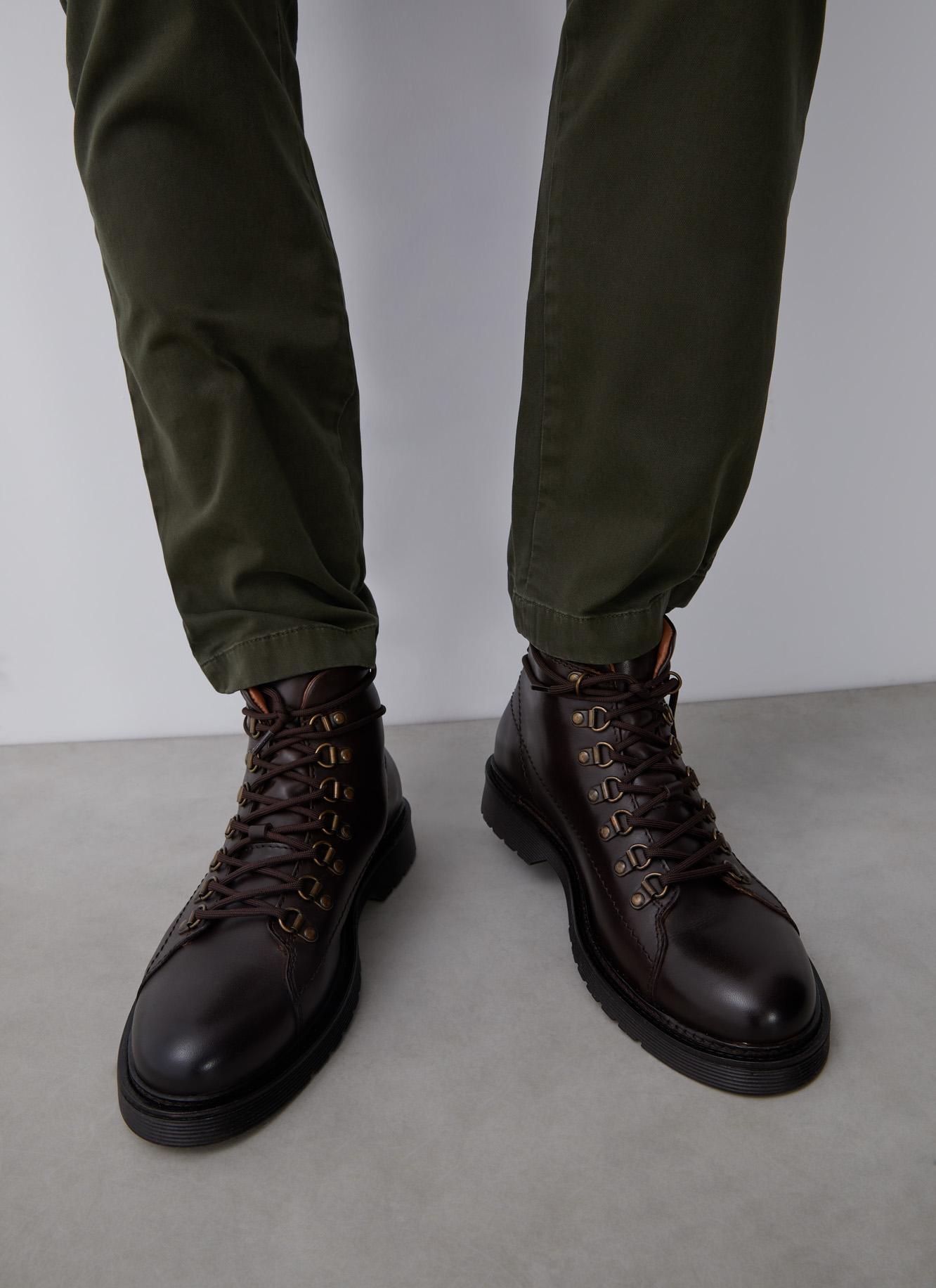 Leather military ankle boots image number 3