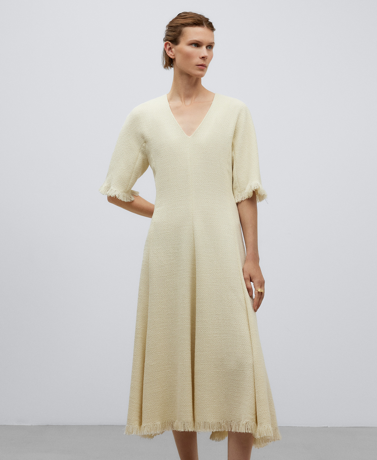 Vestido bajo desflecado mujer image number 0