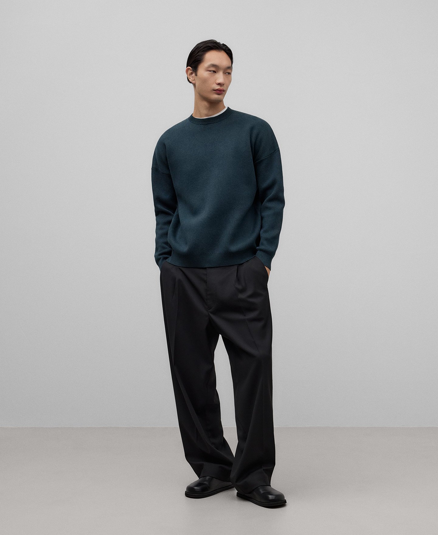 Navy blue cotton sweater man image number 1