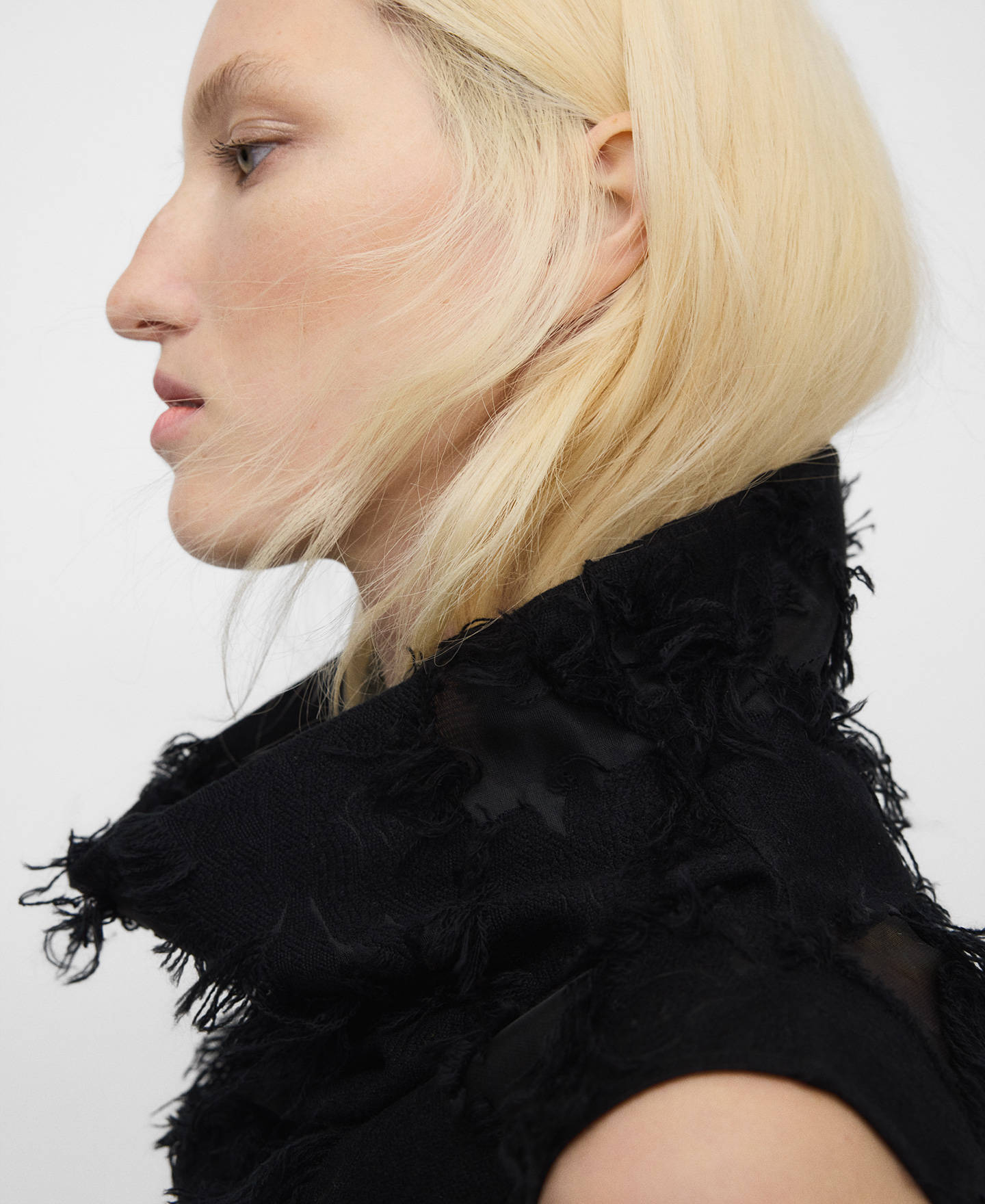 Top semitransparente con flecos image number 3