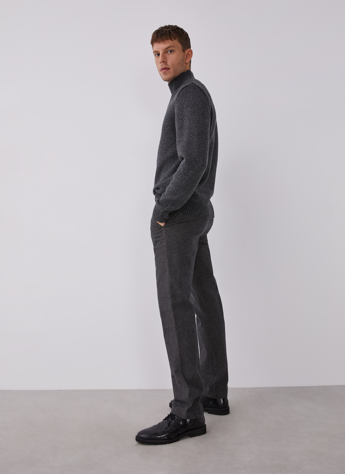 Pantalón tipo chino en algodón elástico image number 4