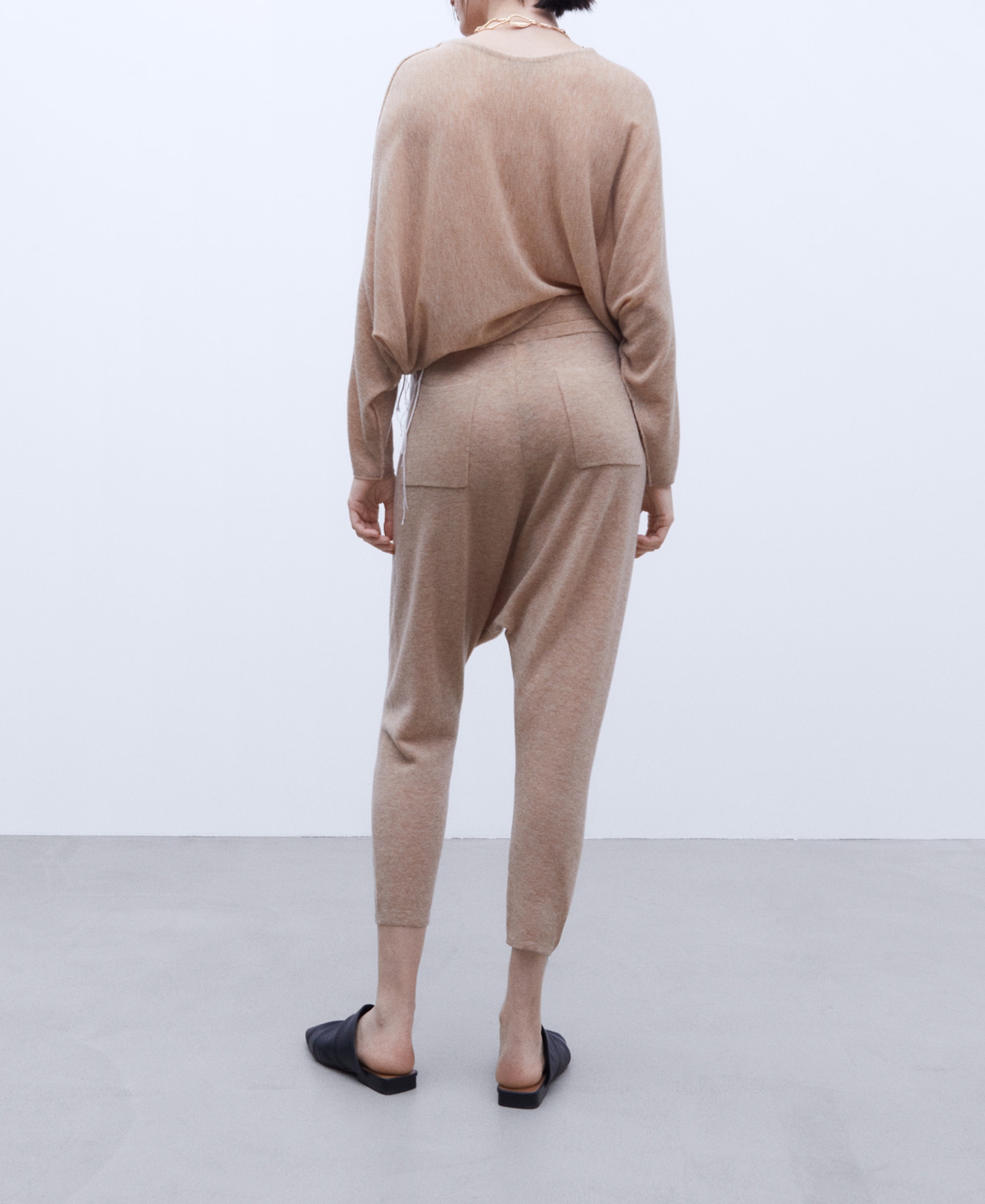 Pantalón en lana merino image number 2