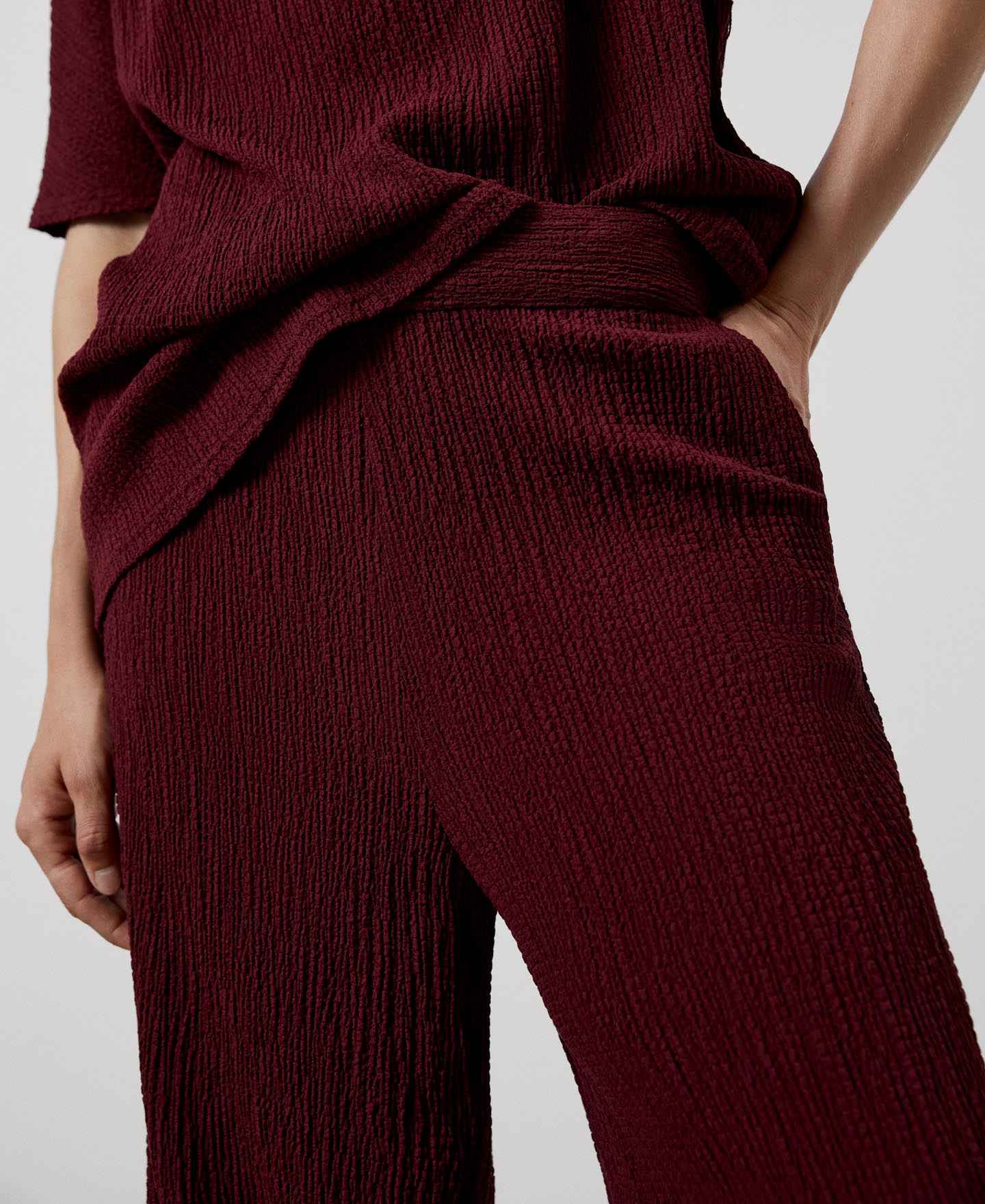 Long and loose trousers image number 3