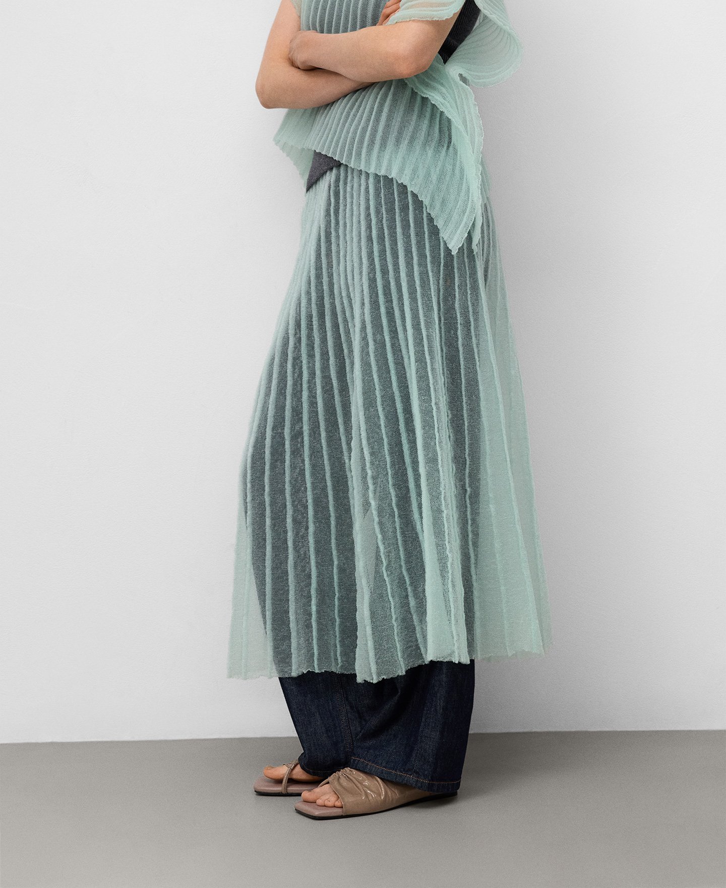 Sheer pleated skirt woman image number 0