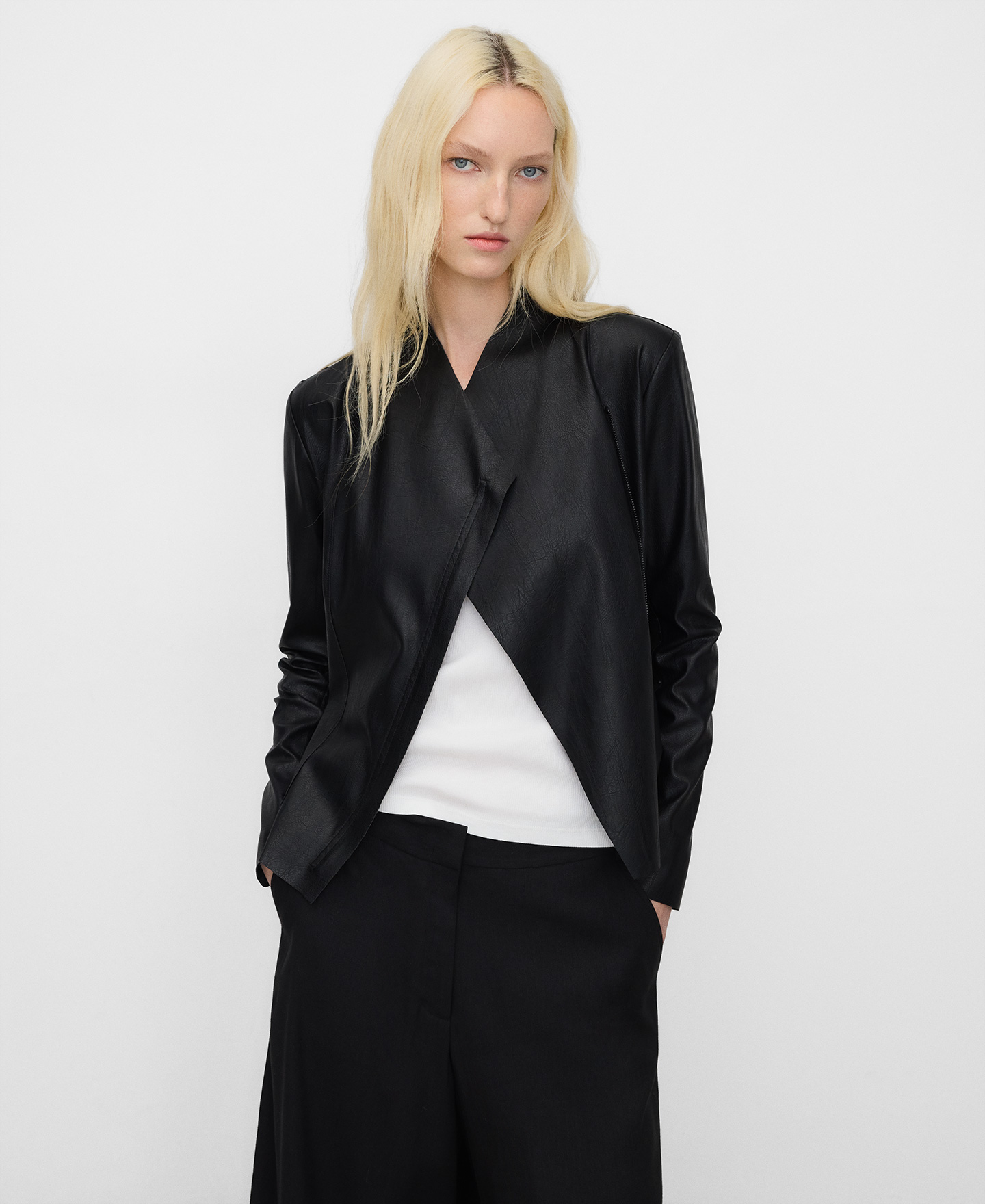 Cazadora entallada Piel No Piel image number 0