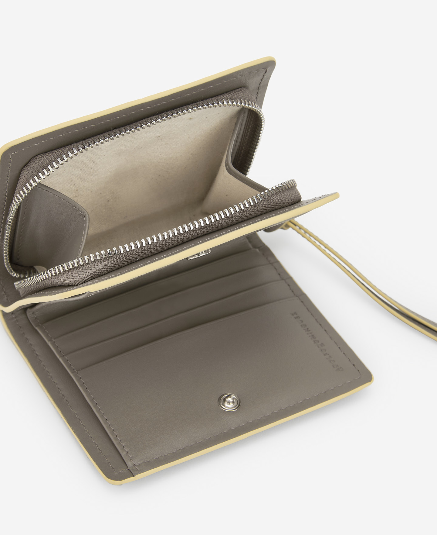 Grey responsible leather wallet women image number 1
